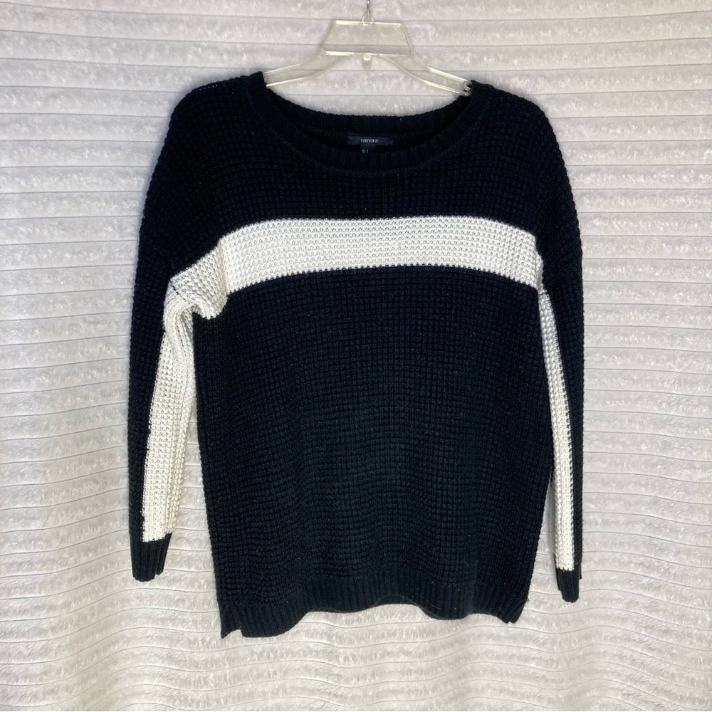 Forever 21 Oversized Black and White Stripe Knit Pullover Sweater